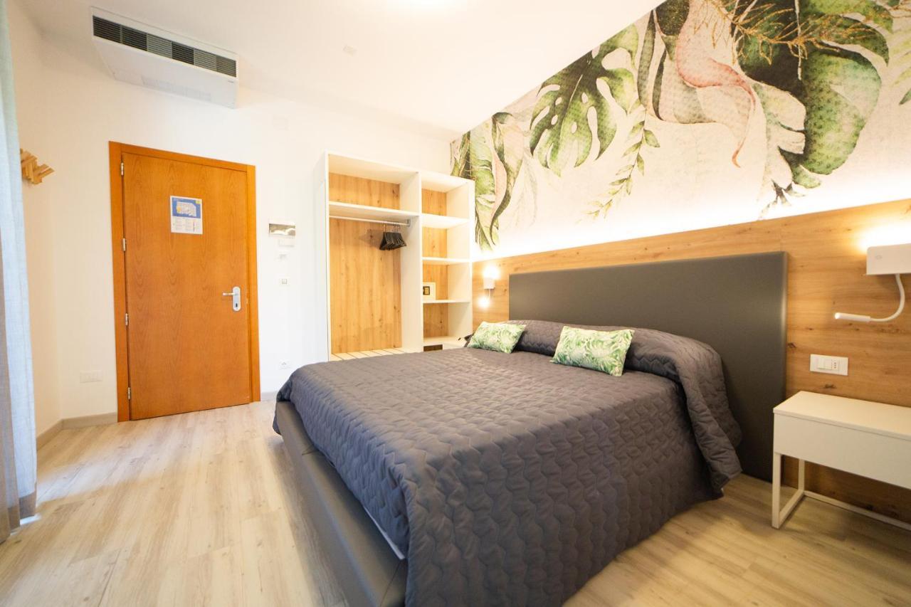 Hotel All'Orologio 3 Stelle Superior Caorle Buitenkant foto