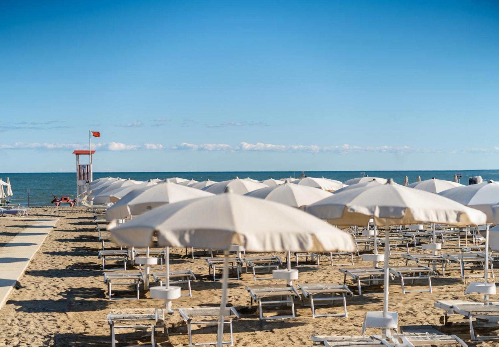 Hotel All'Orologio 3 Stelle Superior Caorle Buitenkant foto