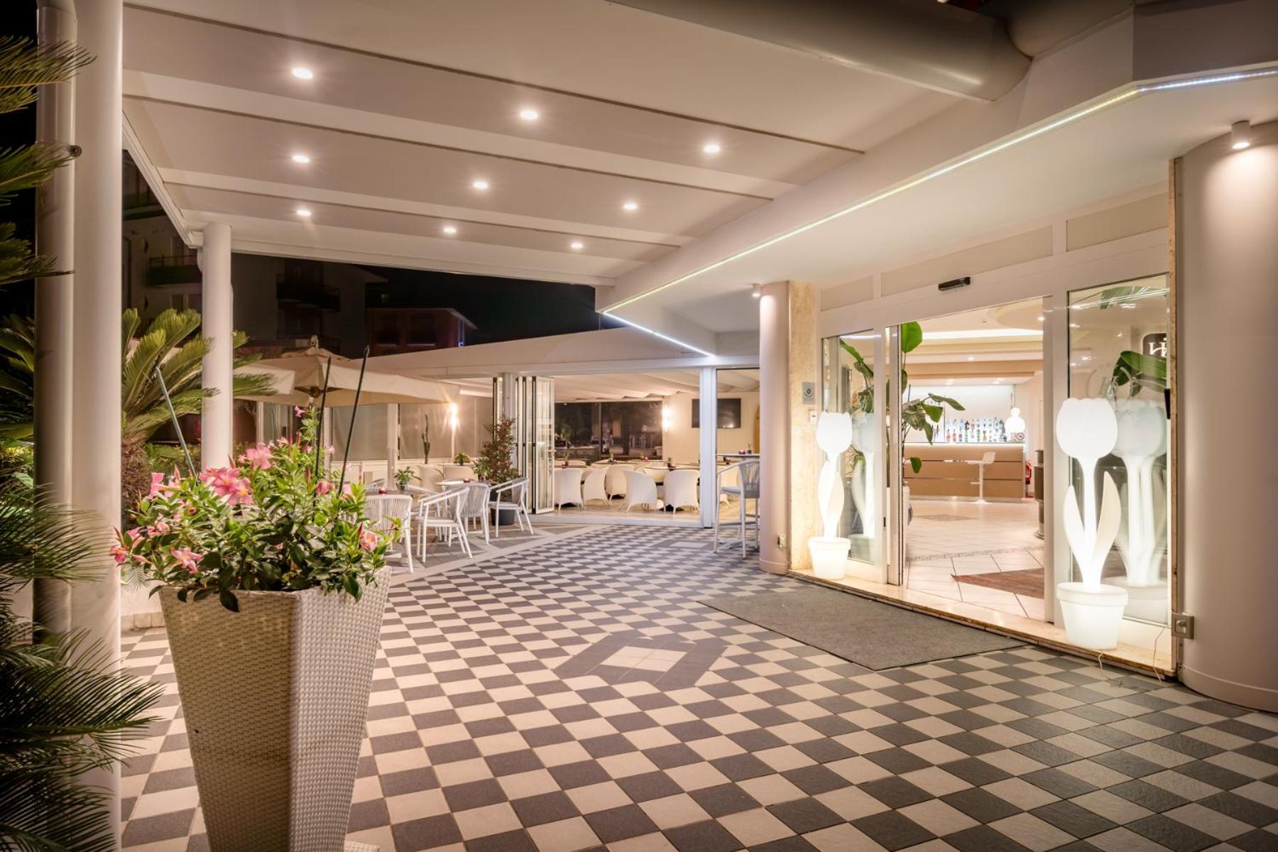 Hotel All'Orologio 3 Stelle Superior Caorle Buitenkant foto
