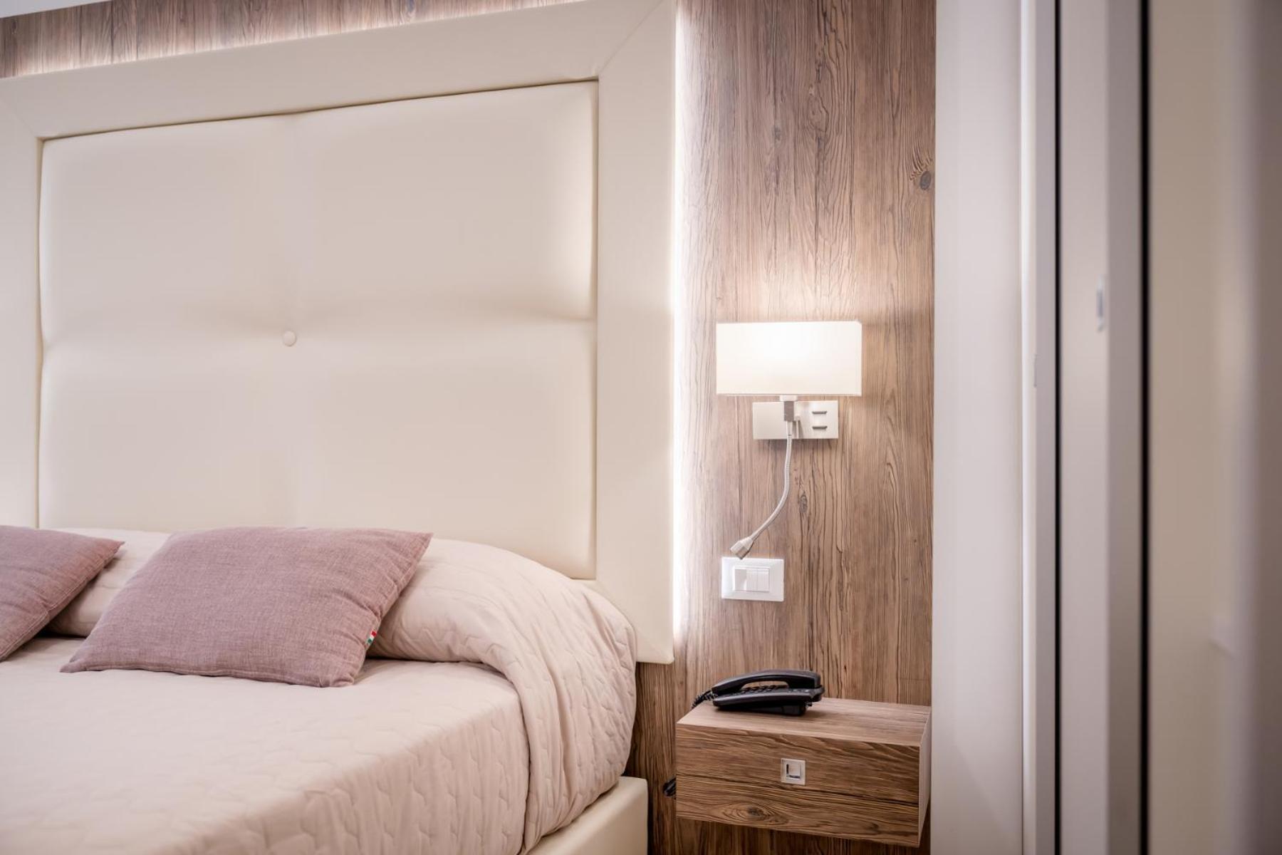 Hotel All'Orologio 3 Stelle Superior Caorle Buitenkant foto